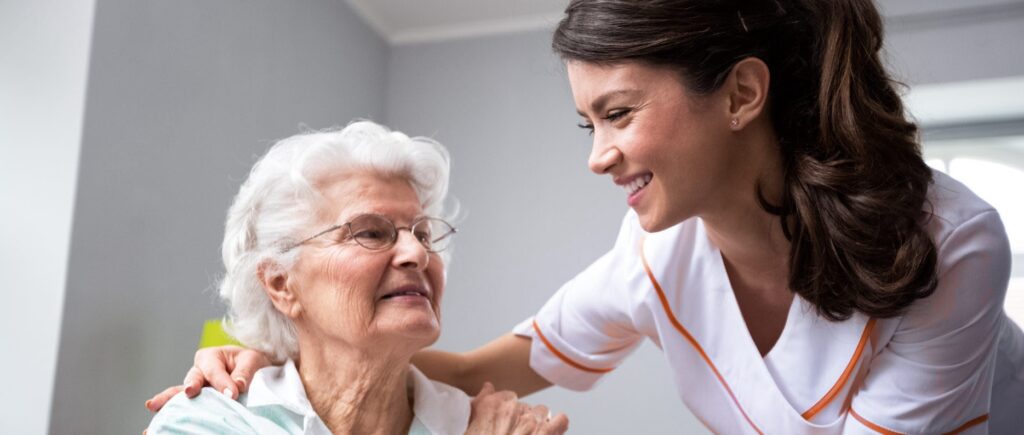 Wie viel verdient man in der Altenpflege?